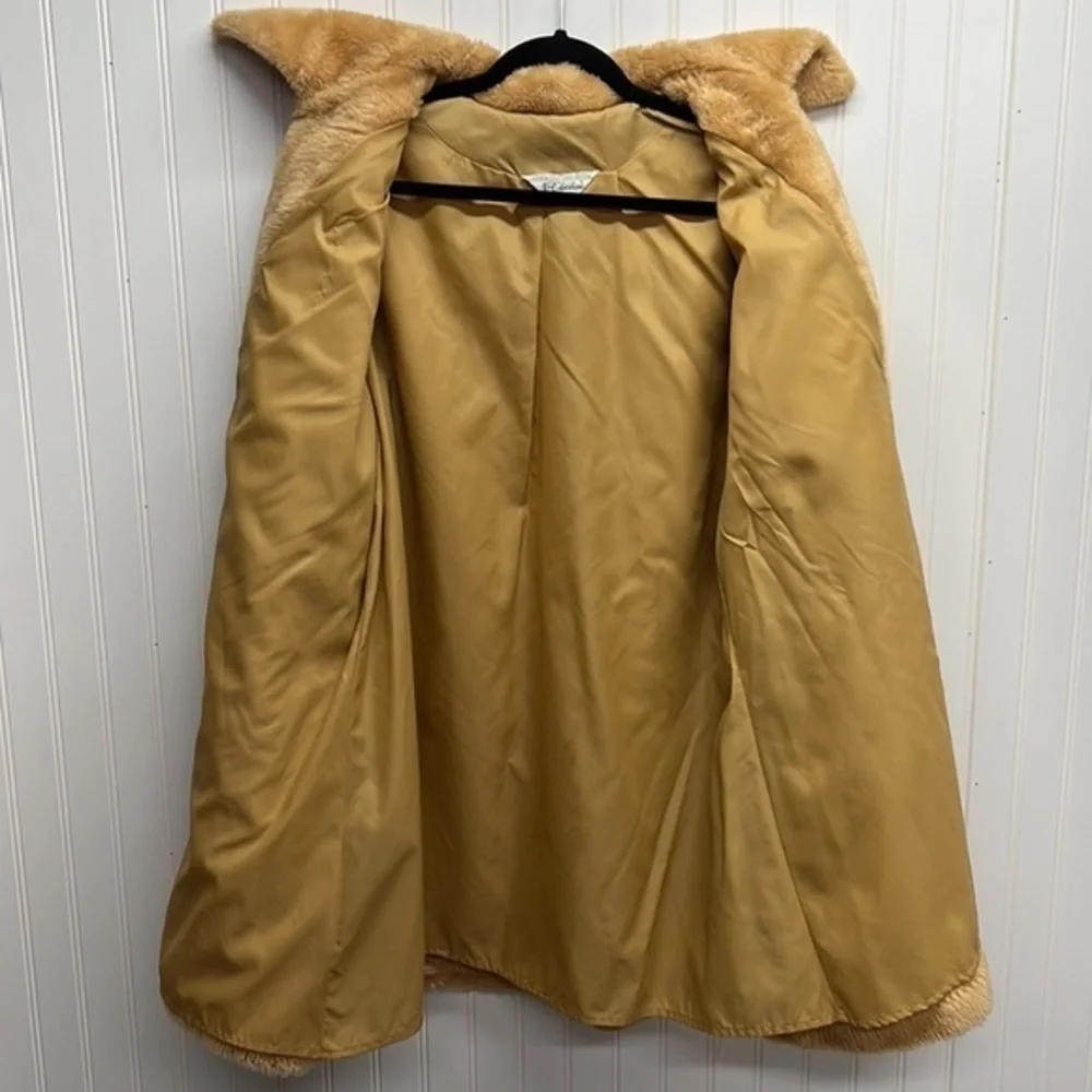 Vintage 70’s NPC Fashions Faux Fur/Fleece Jacket w/Bakelite‎ buttons